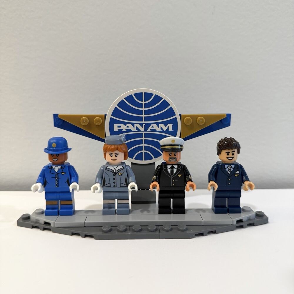 LEGO 11378 Douglas DC-3 PAN AM Airliner 4 Minifigures and Stand